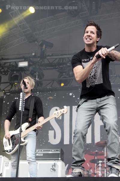 SIMPLE PLAN - 2011-08-28 - SAINT CLOUD - Domaine National - Grande Scene - 